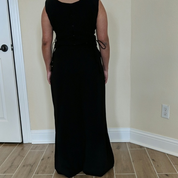 Black 2-piece gown - Picture 7 of 8